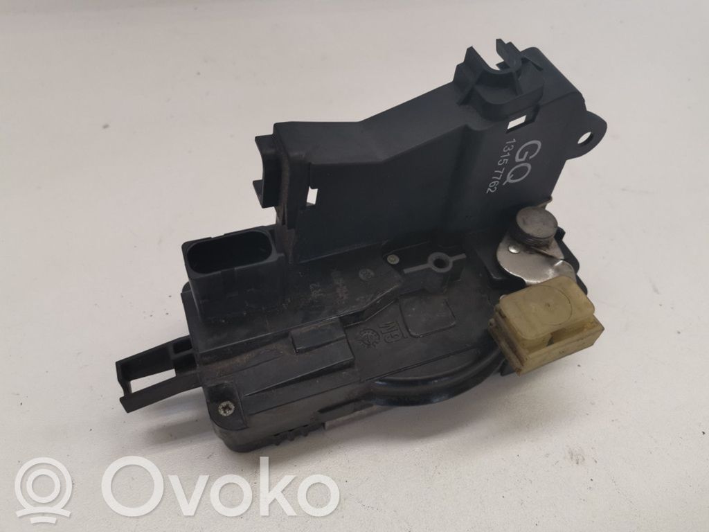 Opel Vectra C Priekšpusē slēdzene 