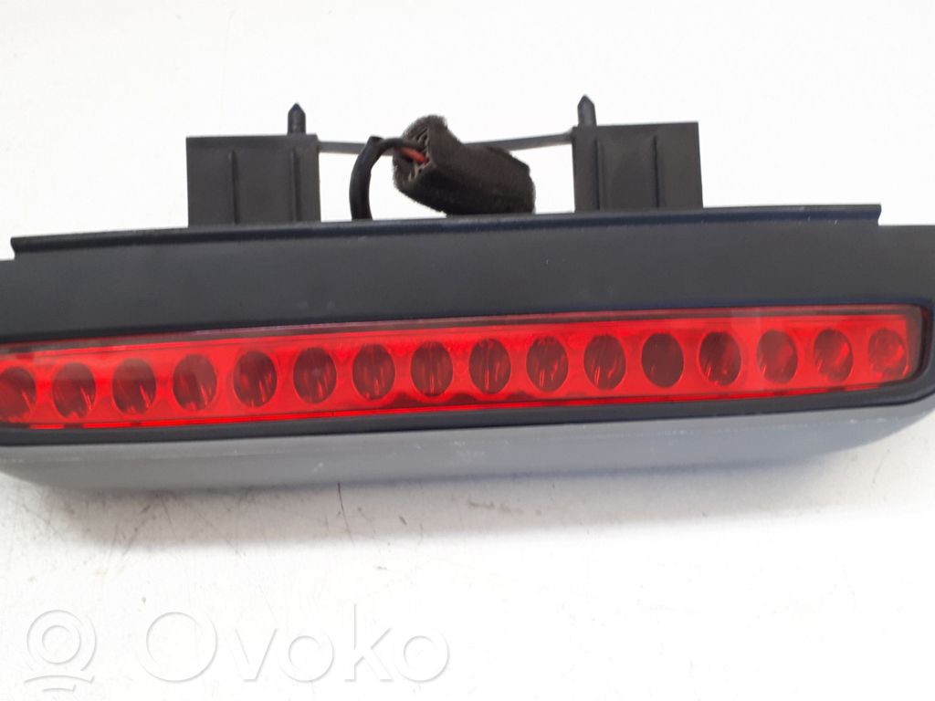 KIA Carens I Third/center stoplight 