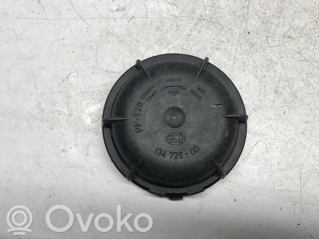 Volkswagen Golf III Osłona żarówki lampy przedniej 