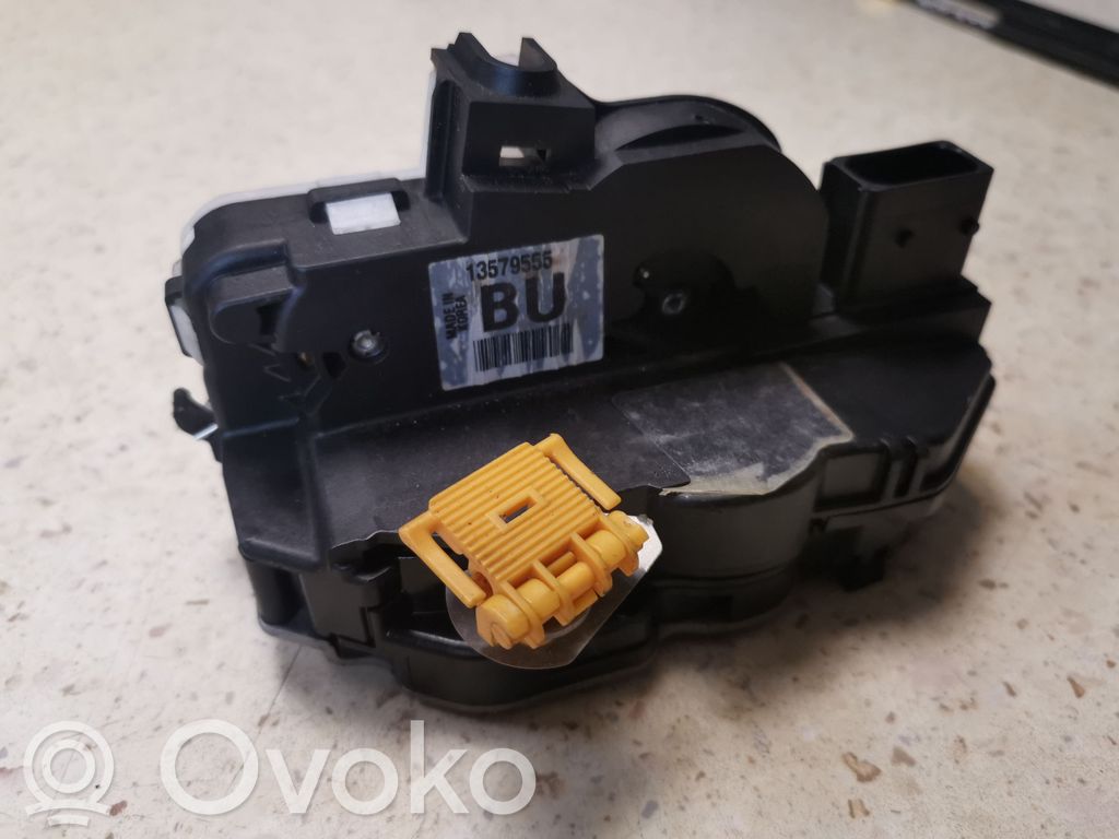 Opel Astra J Cerradura de puerta delantera 