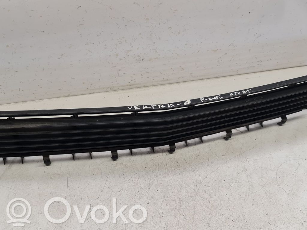 Opel Vectra C Etupuskurin alempi jäähdytinsäleikkö 