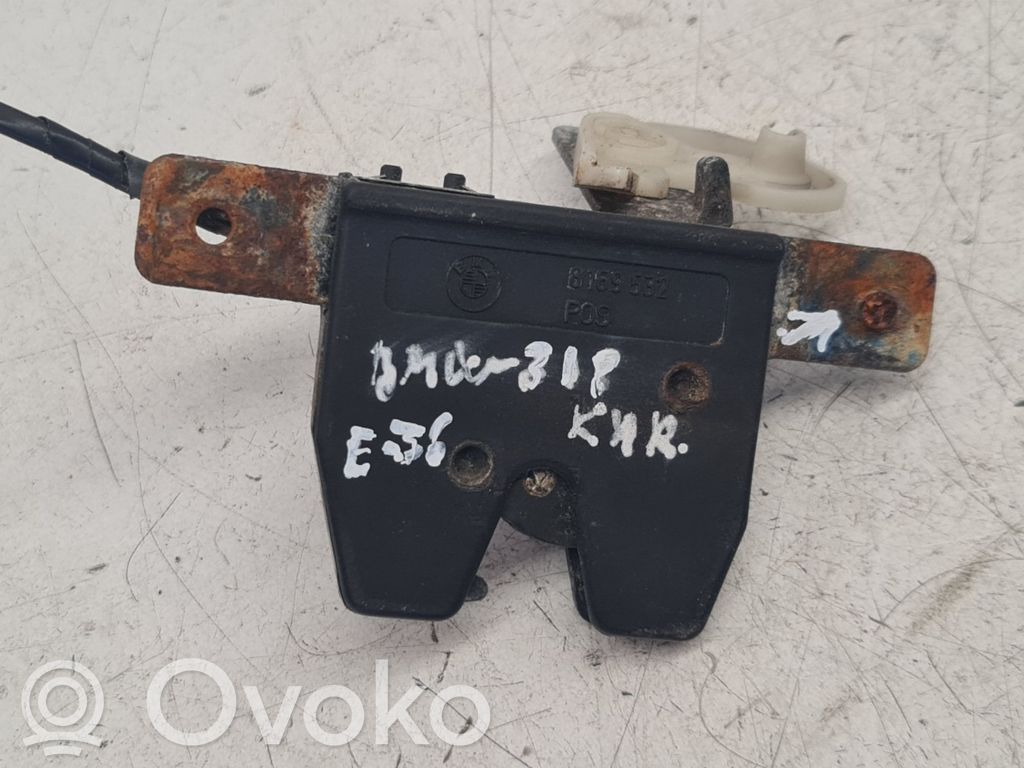 BMW 3 E36 Spyna galinio dangčio 