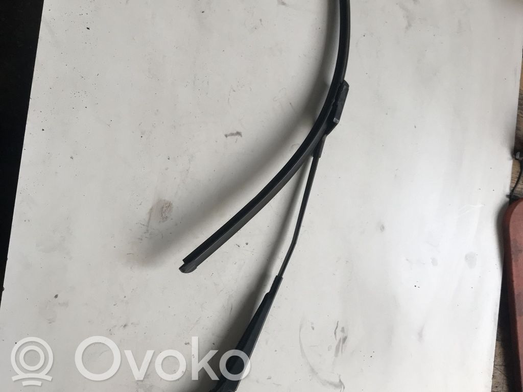 Ford Focus Front wiper blade arm 