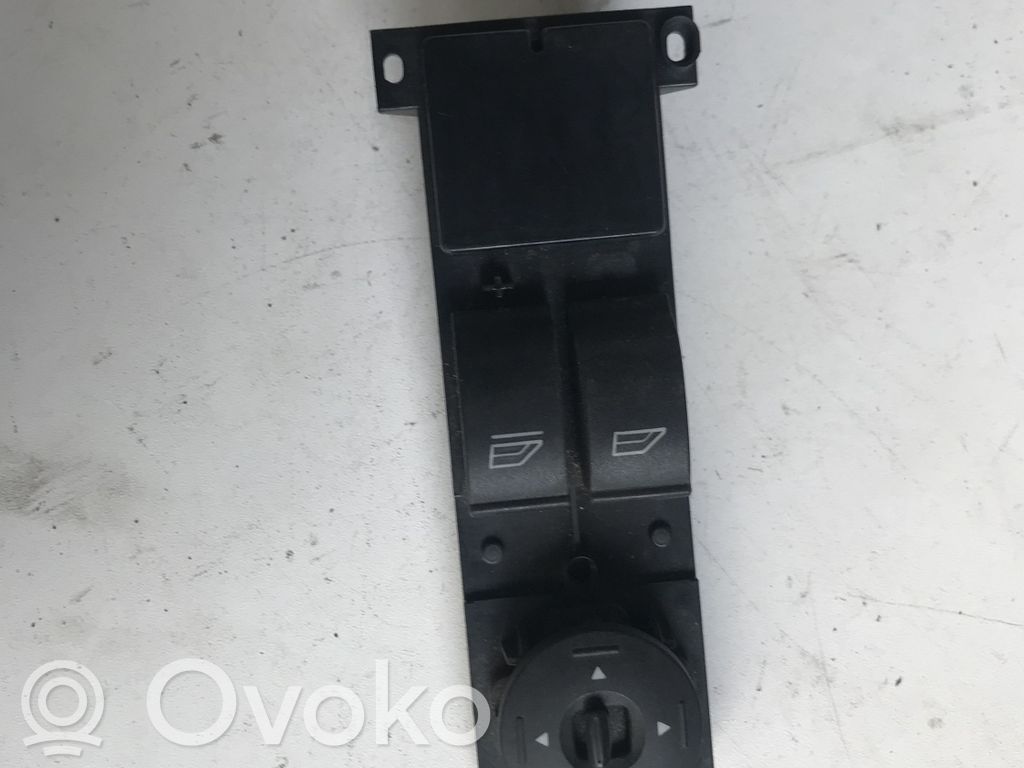 Ford C-MAX I Electric window control switch 