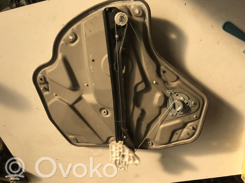 Skoda Octavia Mk2 (1Z) Ręczny podnośnik szyby drzwi tylnych 