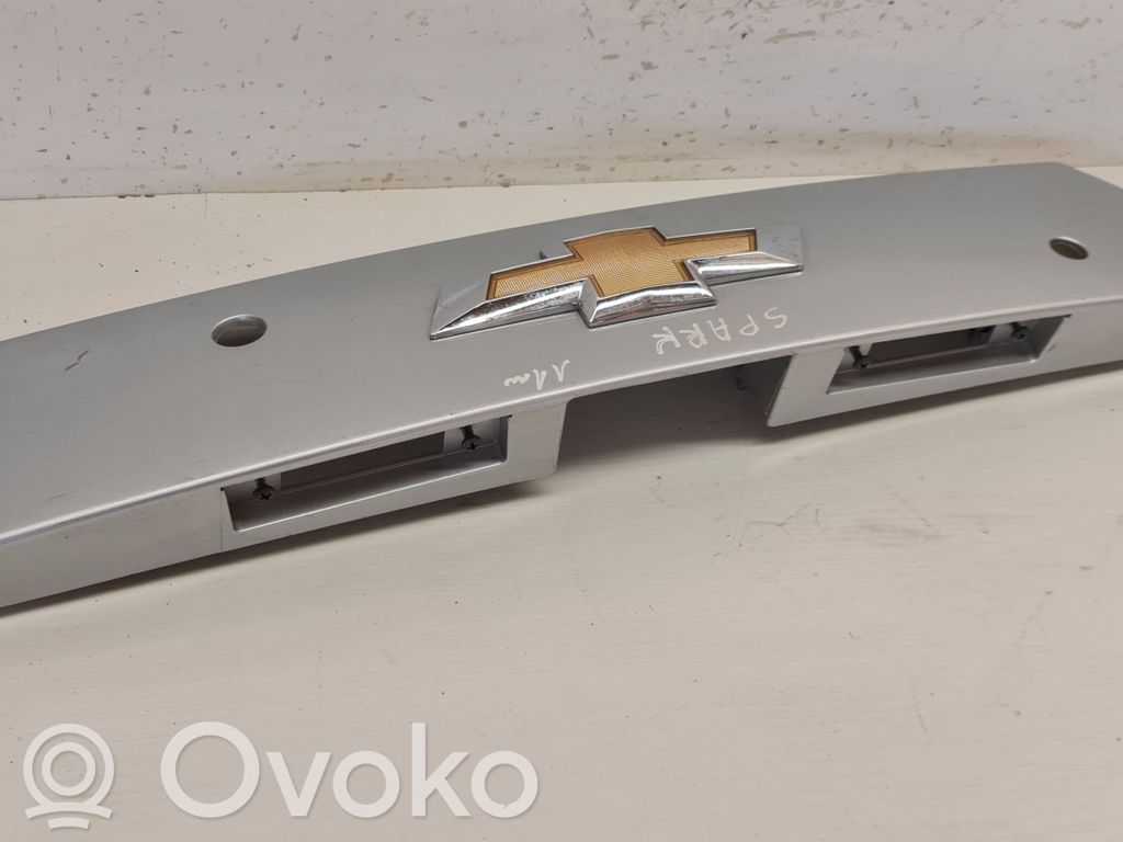 Chevrolet Spark Éclairage de plaque d'immatriculation 