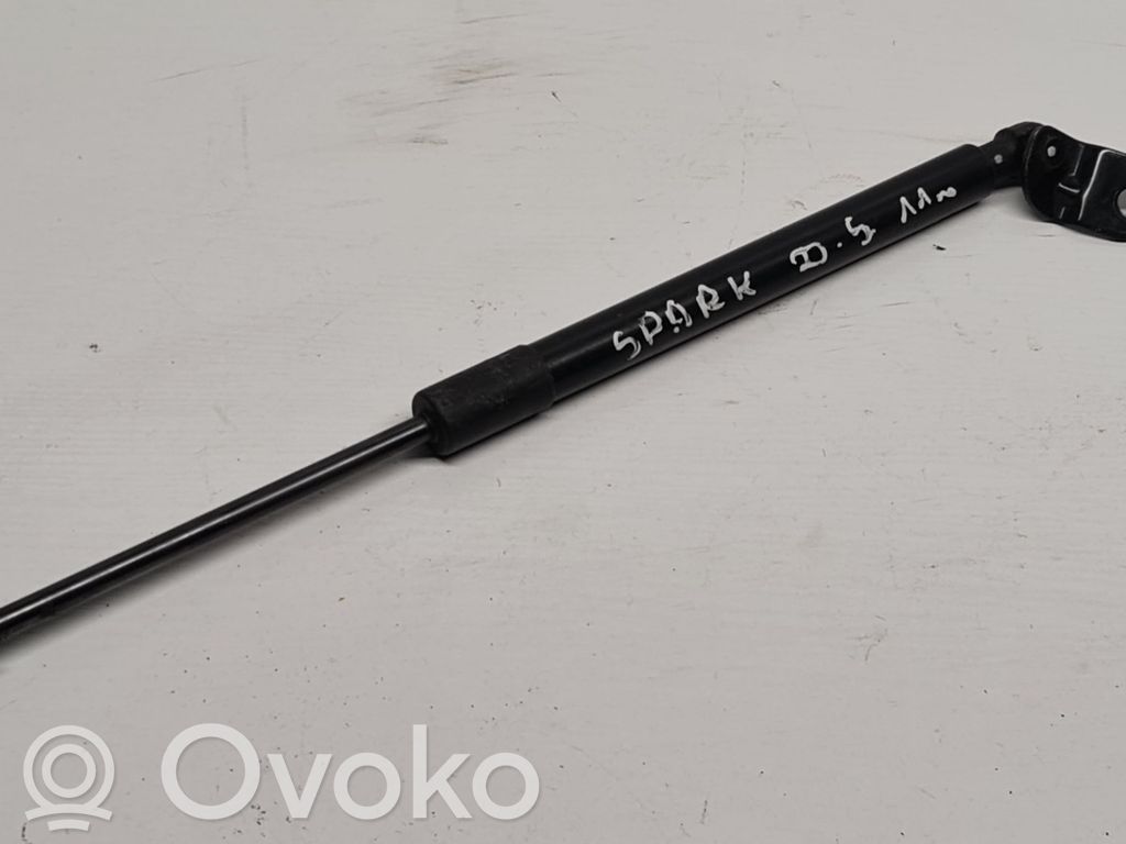 Chevrolet Spark Tailgate/trunk strut/damper 