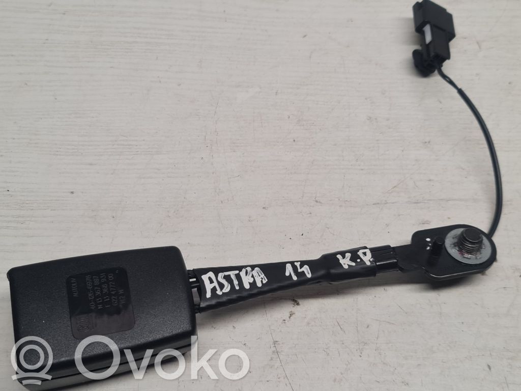 Opel Astra J Klamra przedniego pasa bezpieczeństwa 