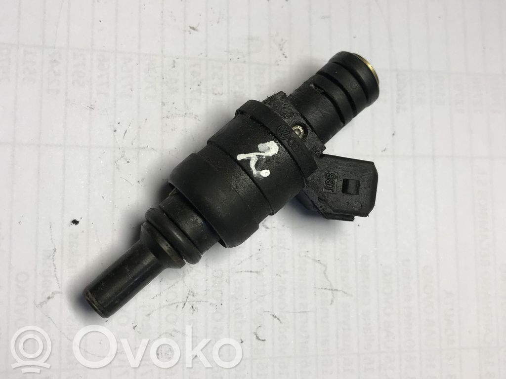 Inyector de combustible   06A906031D