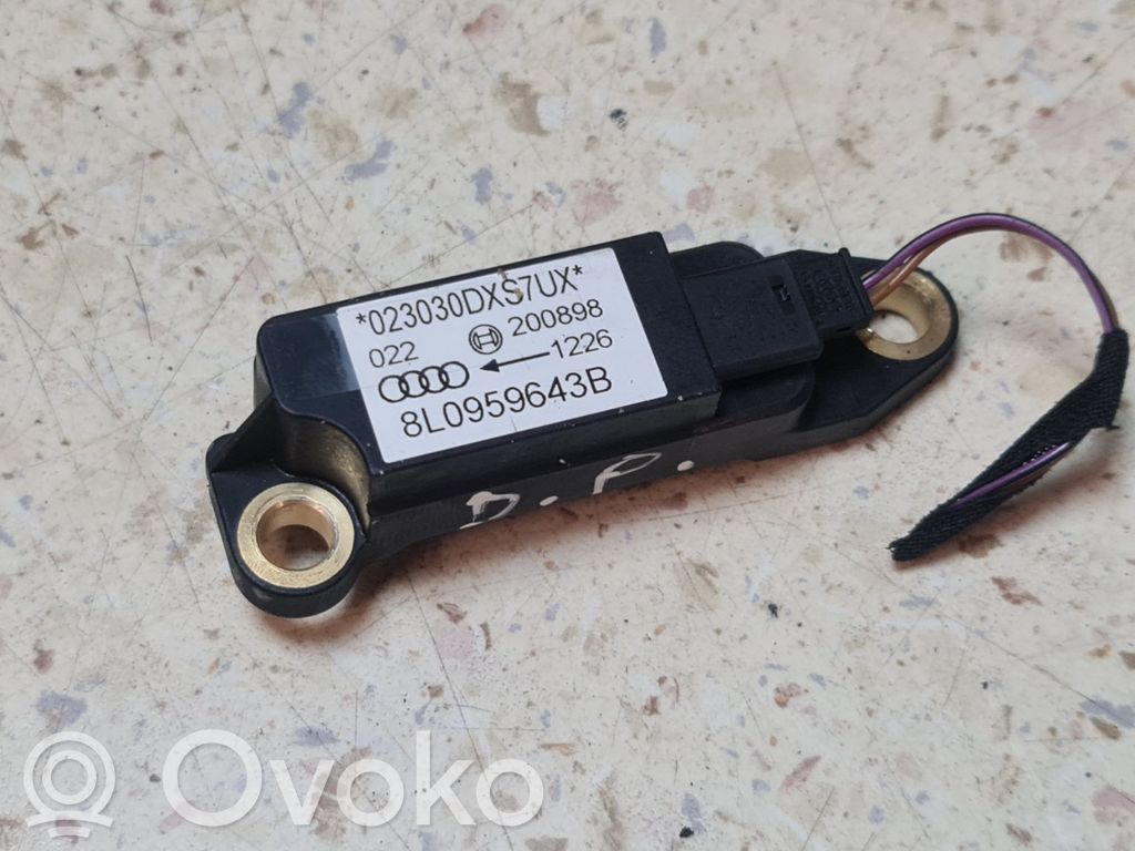 Airbagsensor Crashsensor Drucksensor   8L0959643B