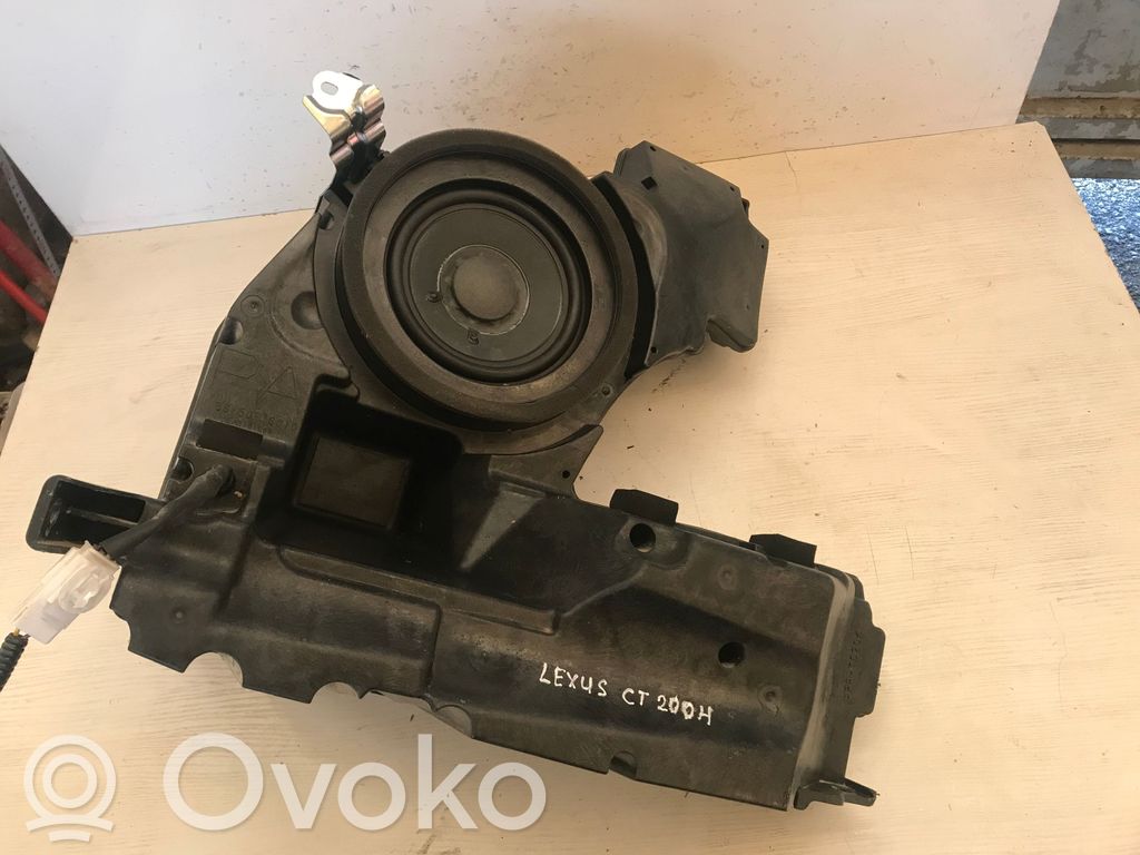 Lexus CT 200H Altavoz subwoofer 
