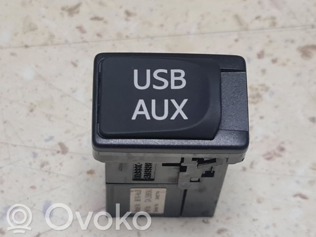 Lexus CT 200H USB socket connector 