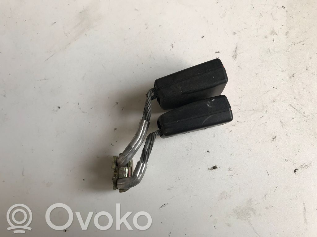 Volkswagen PASSAT B6 Hebilla del cinturón de seguridad trasero 