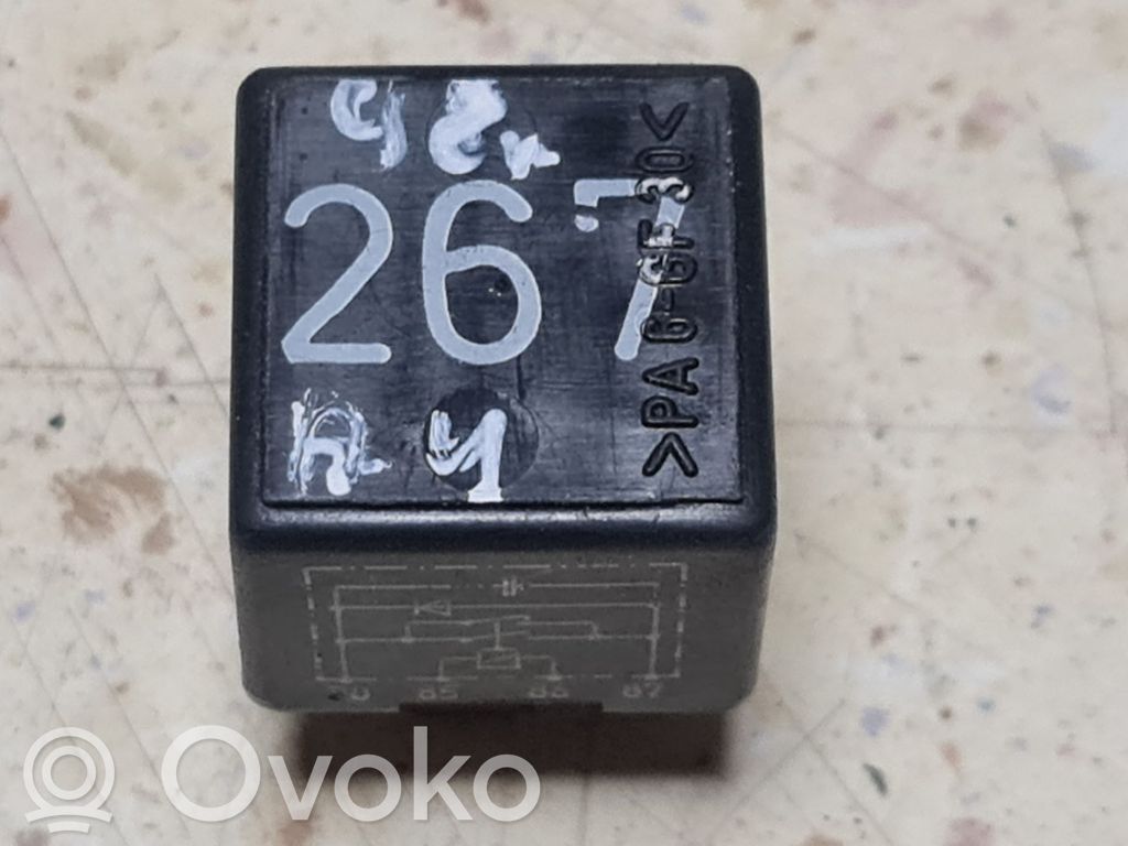 Audi A4 S4 B5 8D Muu rele 