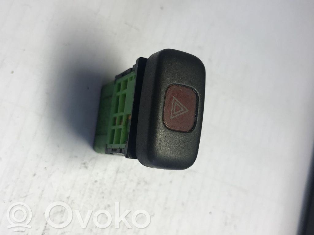 Mitsubishi Galant Botón interruptor de luz de peligro 