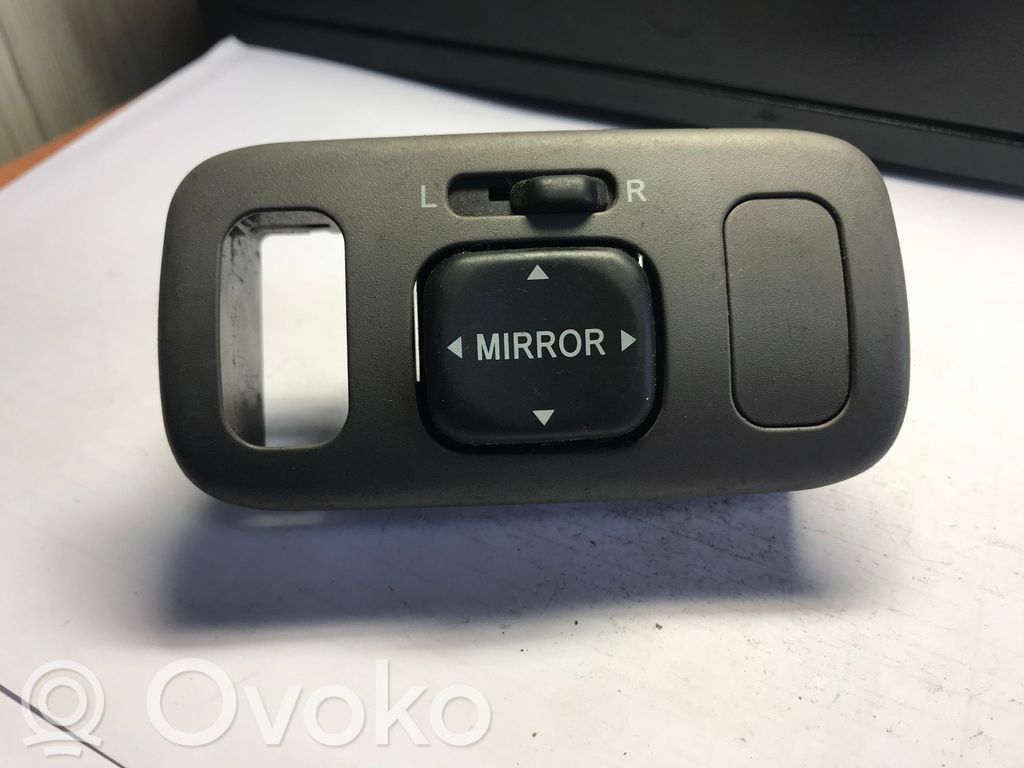 Wing mirror switch