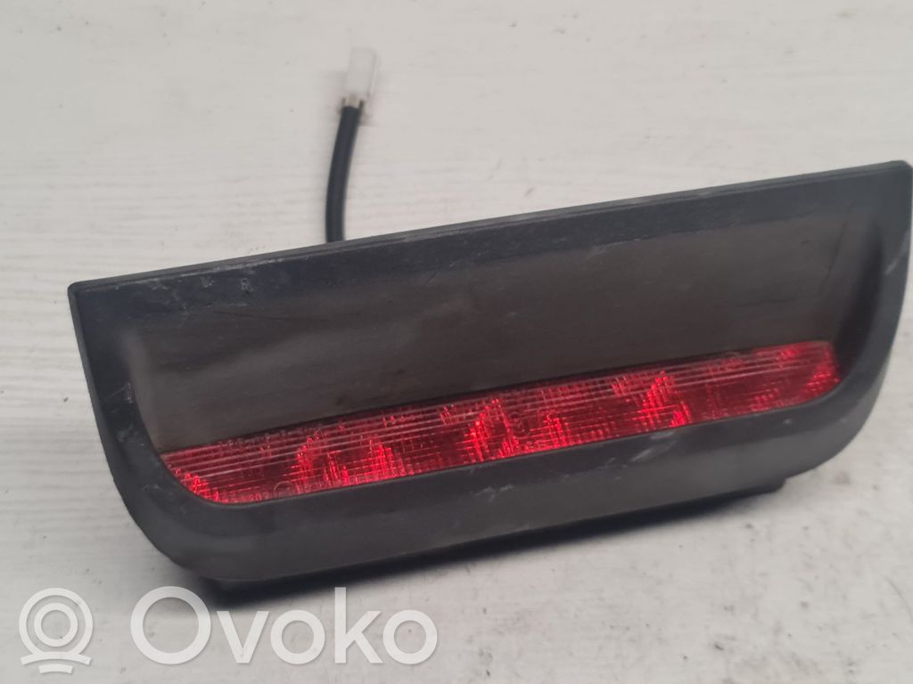 Mitsubishi Carisma Third/center stoplight 