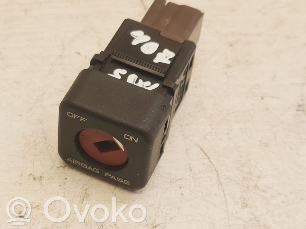 Peugeot 407 Passenger airbag on/off switch 