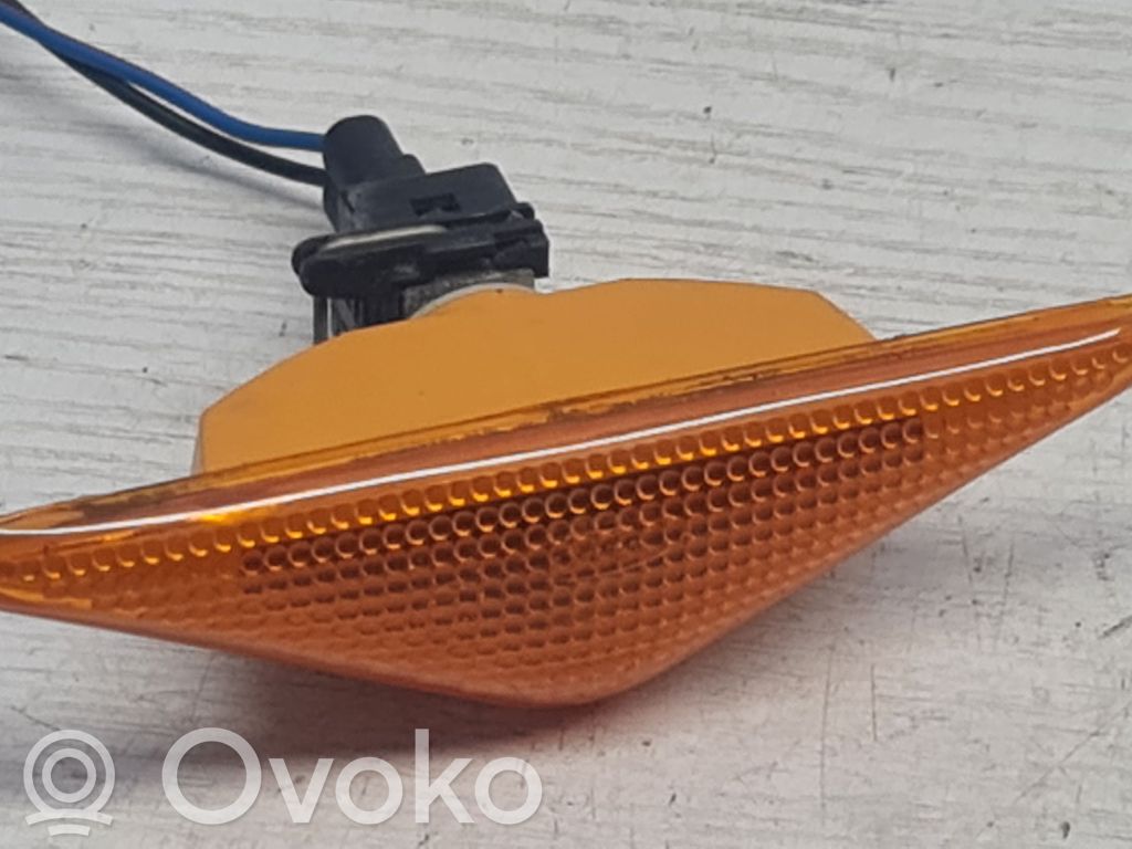 Ford Focus Front fender indicator light 