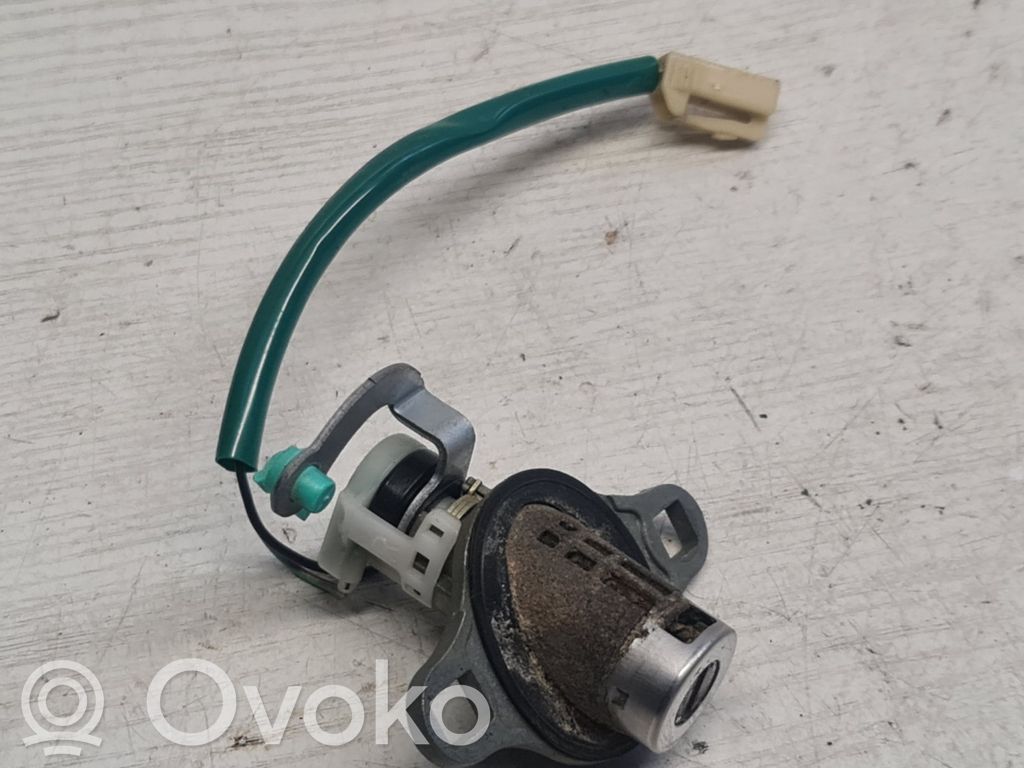 Mazda Premacy Замок задней крышки (наружный) 