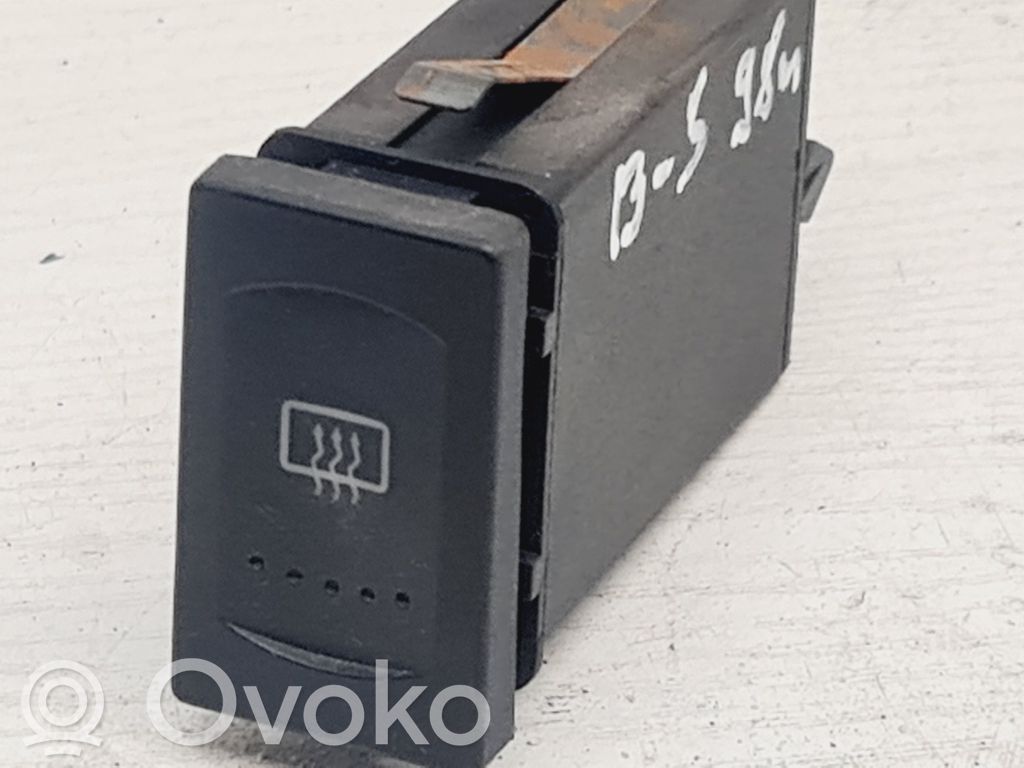 Volkswagen PASSAT B5 Windscreen/window heater switch 