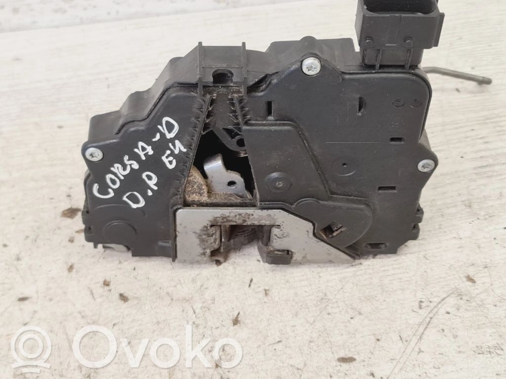 Opel Corsa D Front door lock 