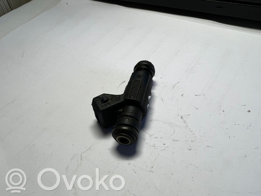 Audi A4 S4 B7 8E 8H Wtryskiwacz paliwa 