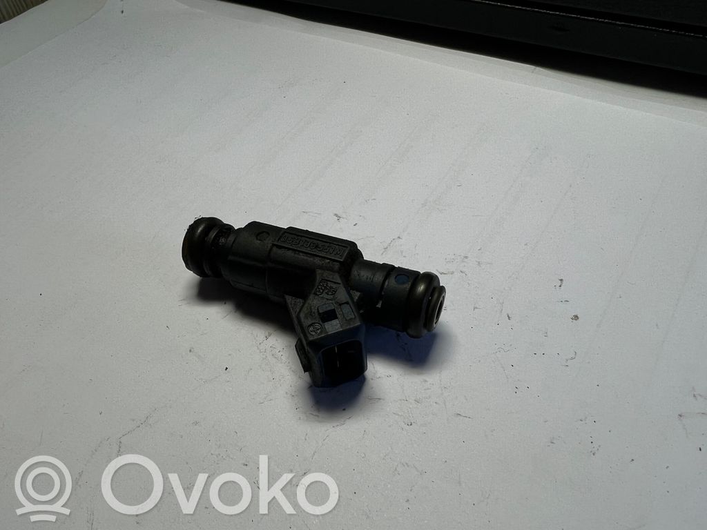 Audi A4 S4 B7 8E 8H Wtryskiwacz paliwa 