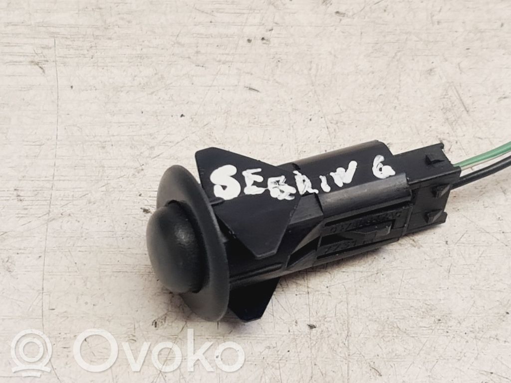 Chrysler Sebring (JS) Tailgate opening switch 