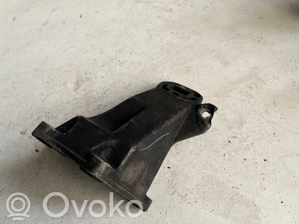 Audi 100 S4 C4 Engine mounting bracket 