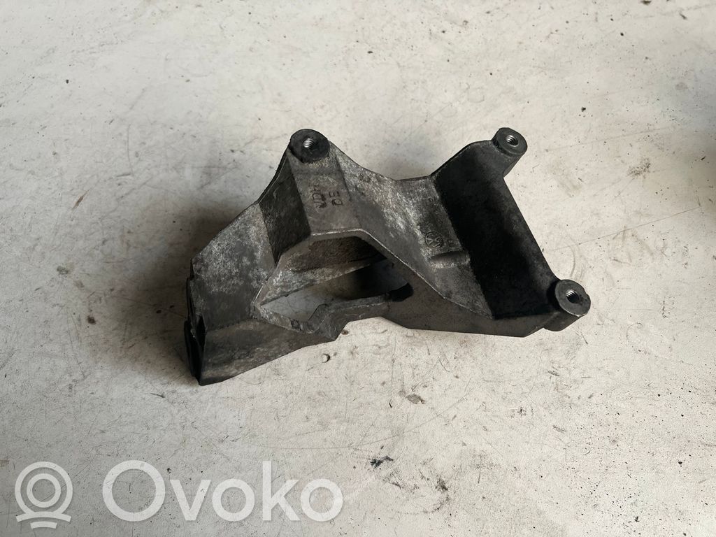 Volkswagen Polo III 6N 6N2 6NF Engine mounting bracket 