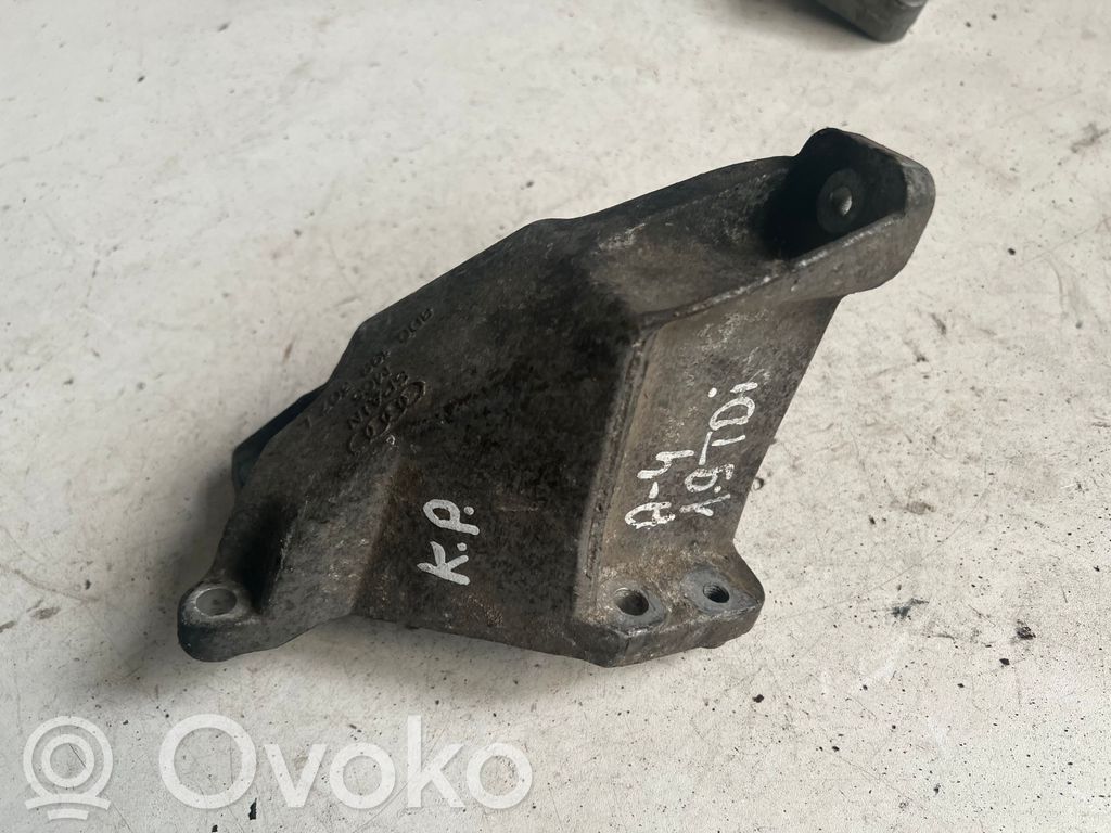 Audi A4 S4 B5 8D Engine mounting bracket 