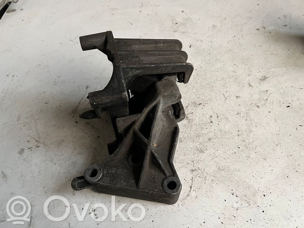 Engine mounting bracket   90496729