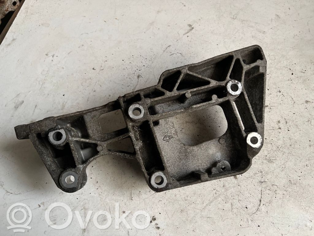 Volkswagen Golf V Generator/alternator bracket 