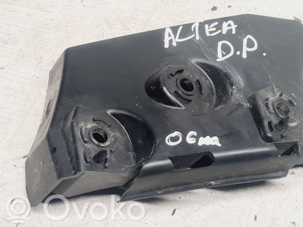 Front bumper mounting bracket   5P0807184A