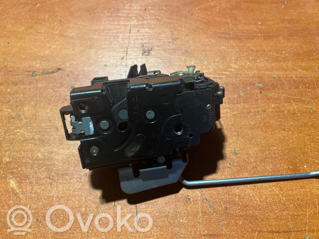 Audi A4 S4 B6 8E 8H Priekšpusē slēdzene 