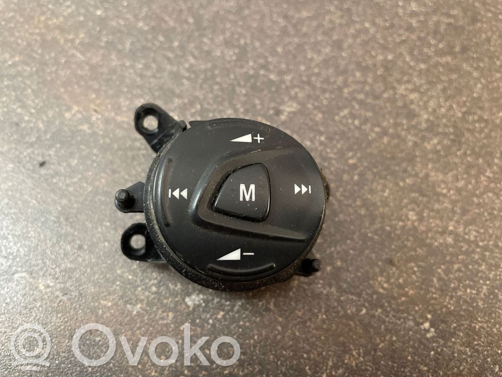 Ford Focus Steering wheel buttons/switches 