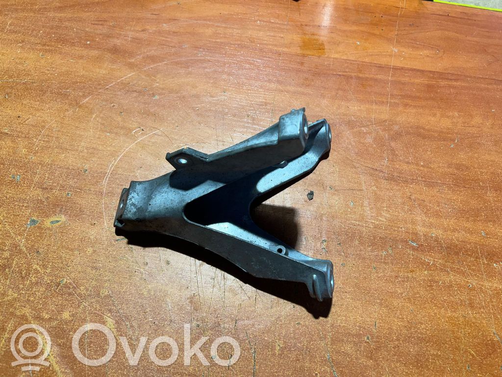 Audi A4 S4 B7 8E 8H Engine mounting bracket 