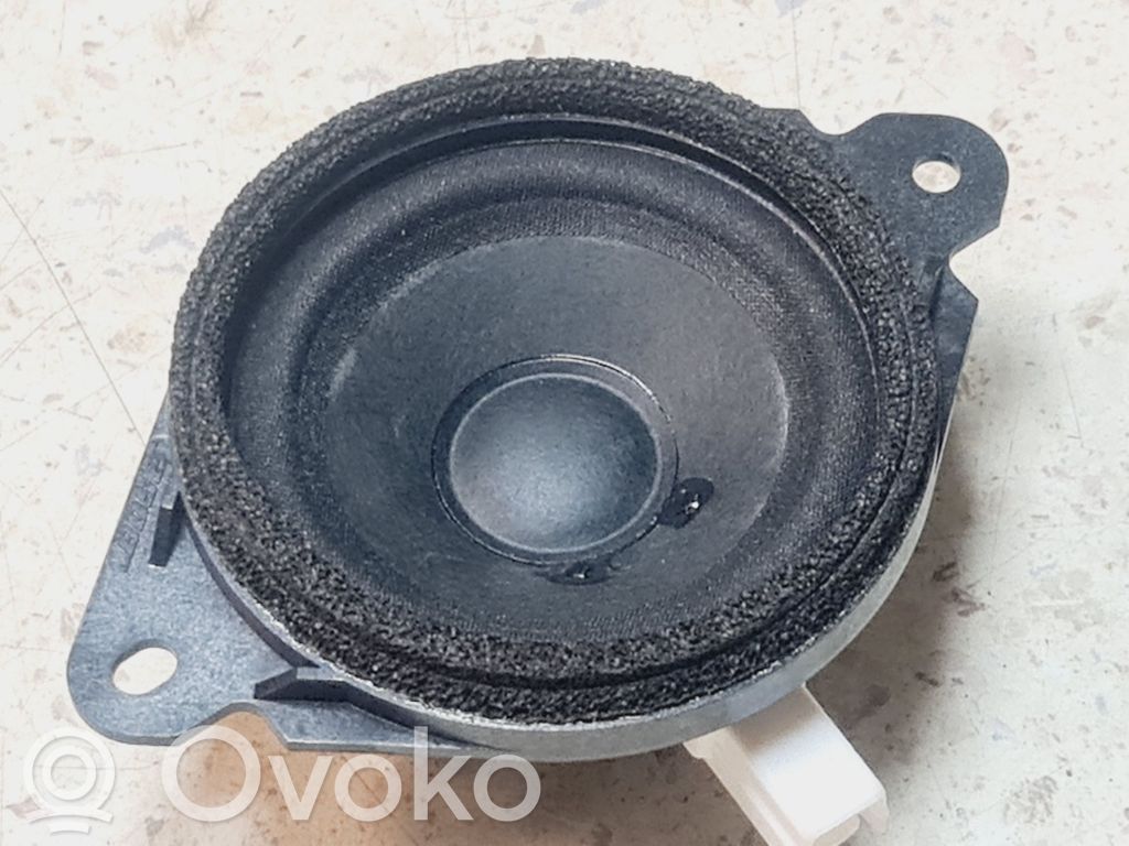 Mazda 3 II Takaoven kaiutin 