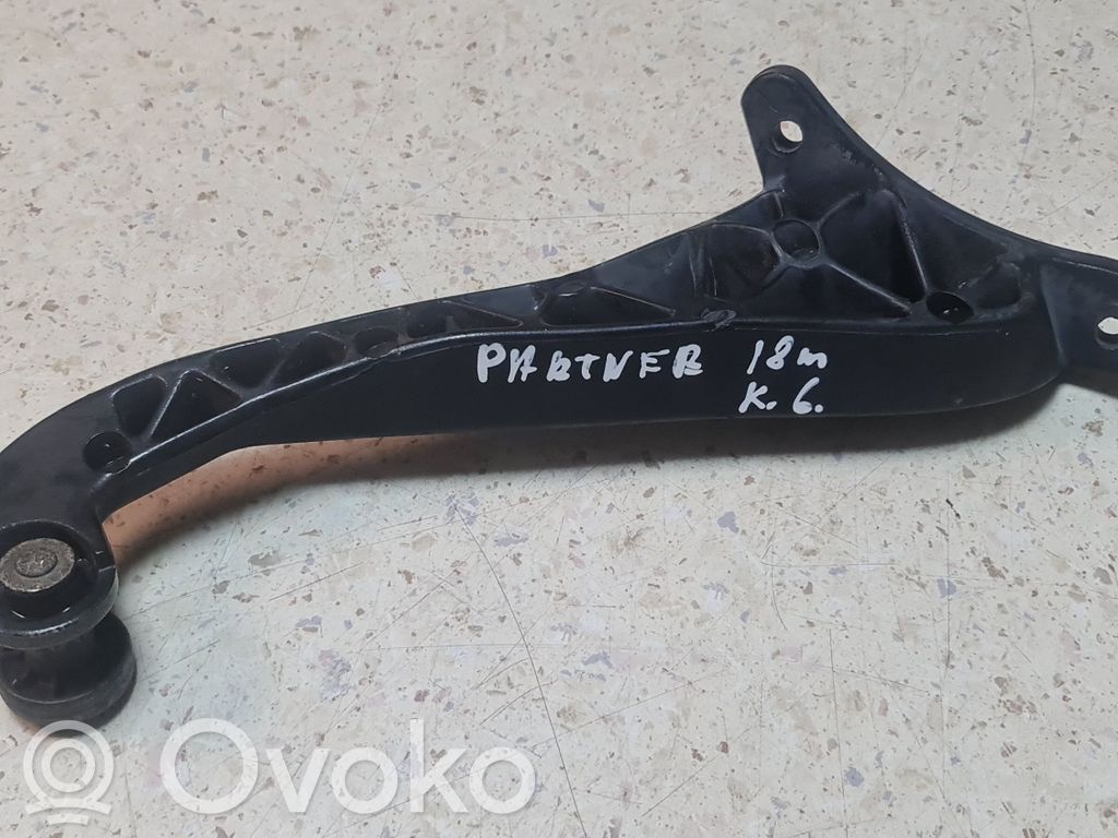 Sliding door upper roller guide/hinge   E9680486980
