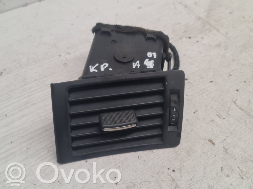 Audi A4 S4 B6 8E 8H Boczna kratka nawiewu deski rozdzielczej 