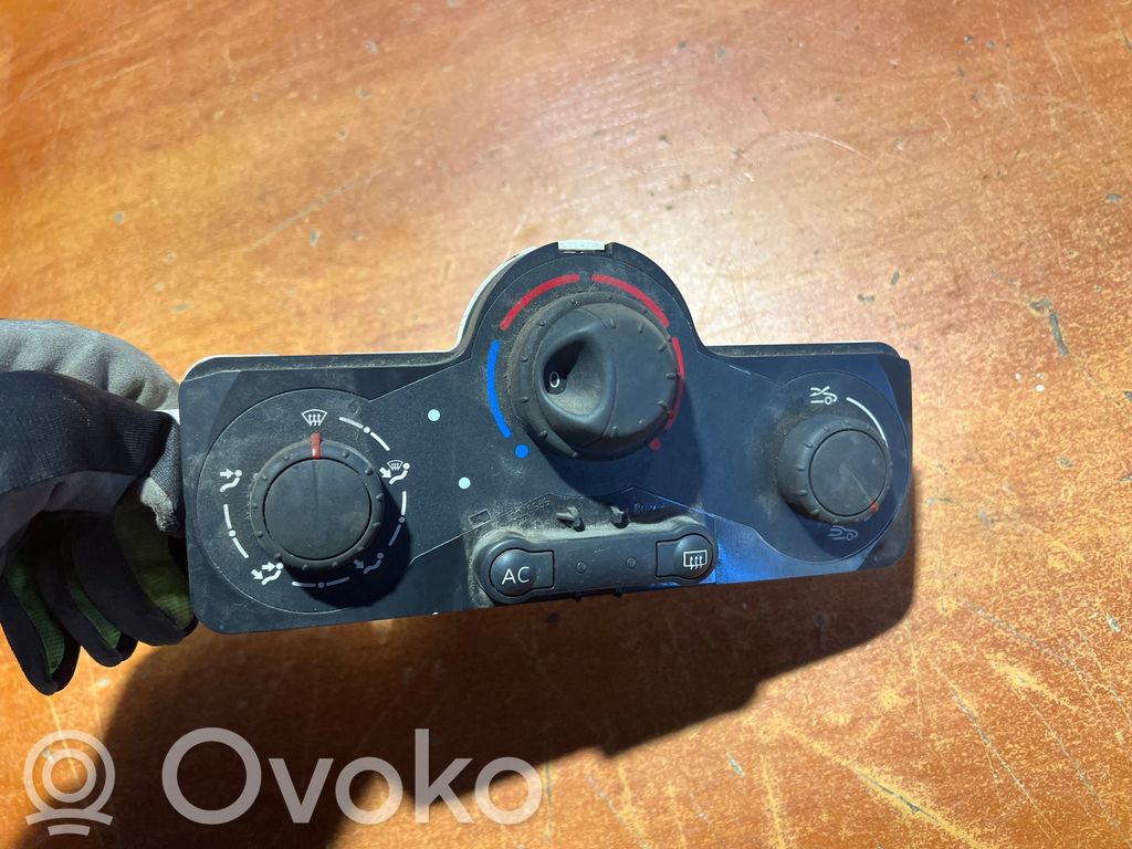Renault Clio III Climate control unit 