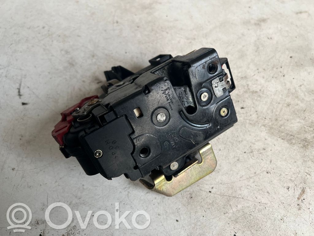 Audi A4 S4 B6 8E 8H Etuoven lukko 