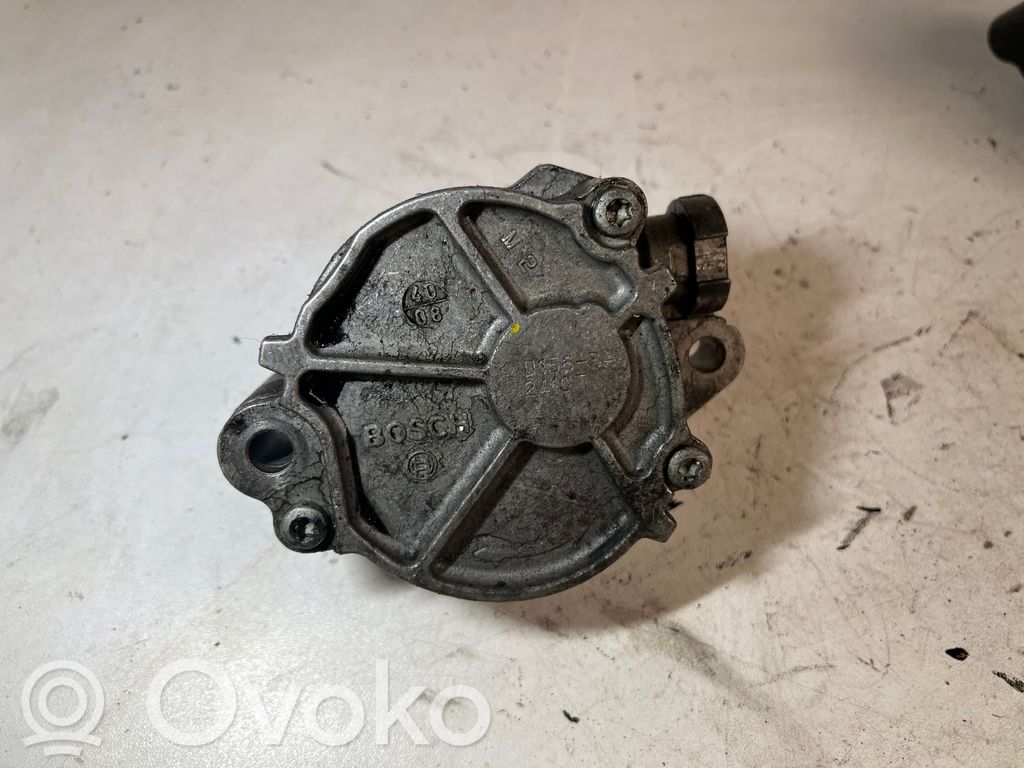 Ford Focus Vacuum pump 