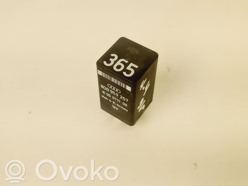 Audi A4 S4 B5 8D Muu rele 