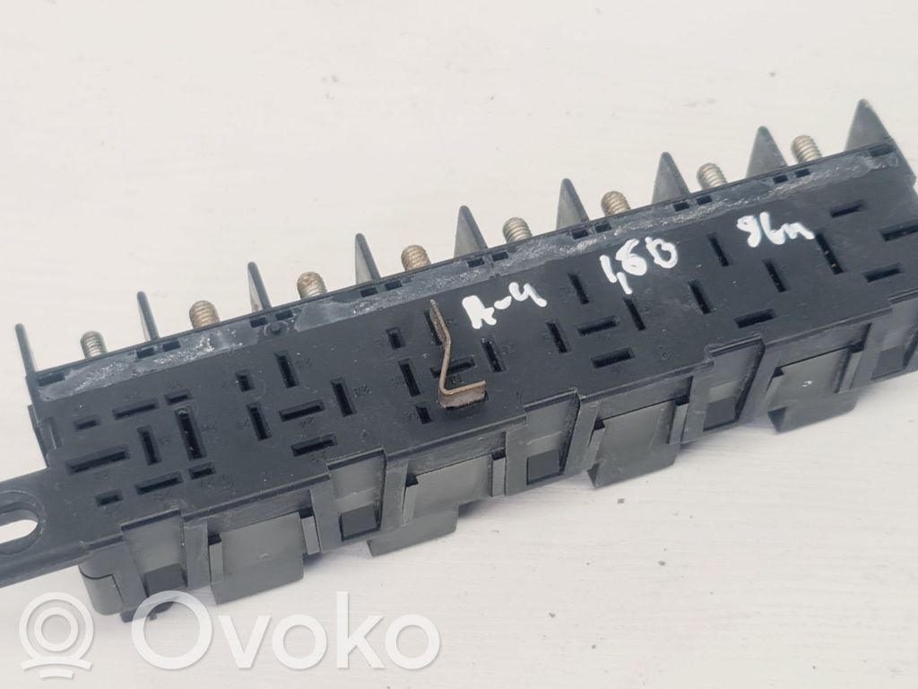Audi A4 S4 B5 8D Sulakemoduuli 