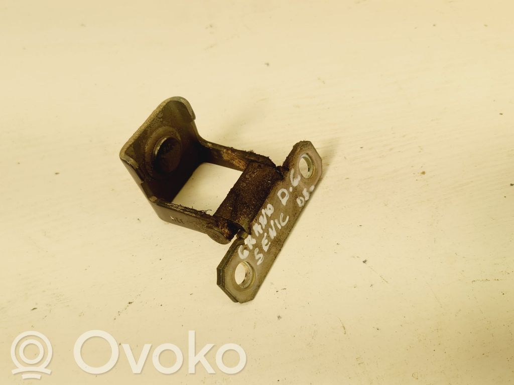 Zawias klapy tylnej bagażnika   M617215,C270332J