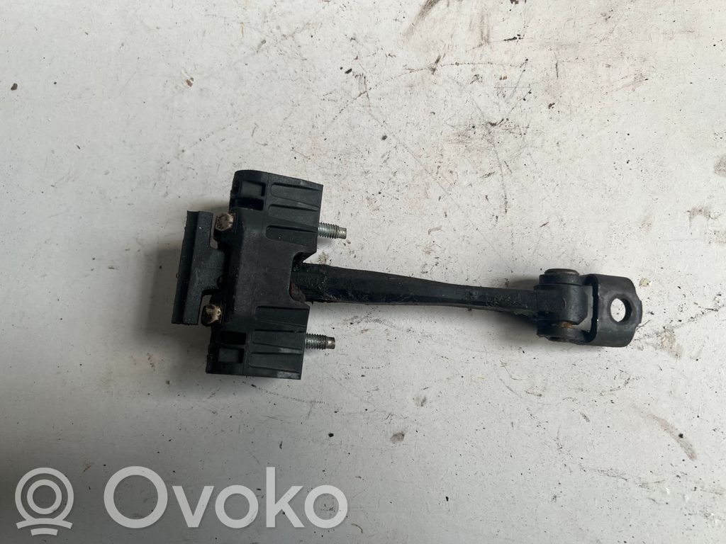 Opel Astra H Takaoven pidätin 