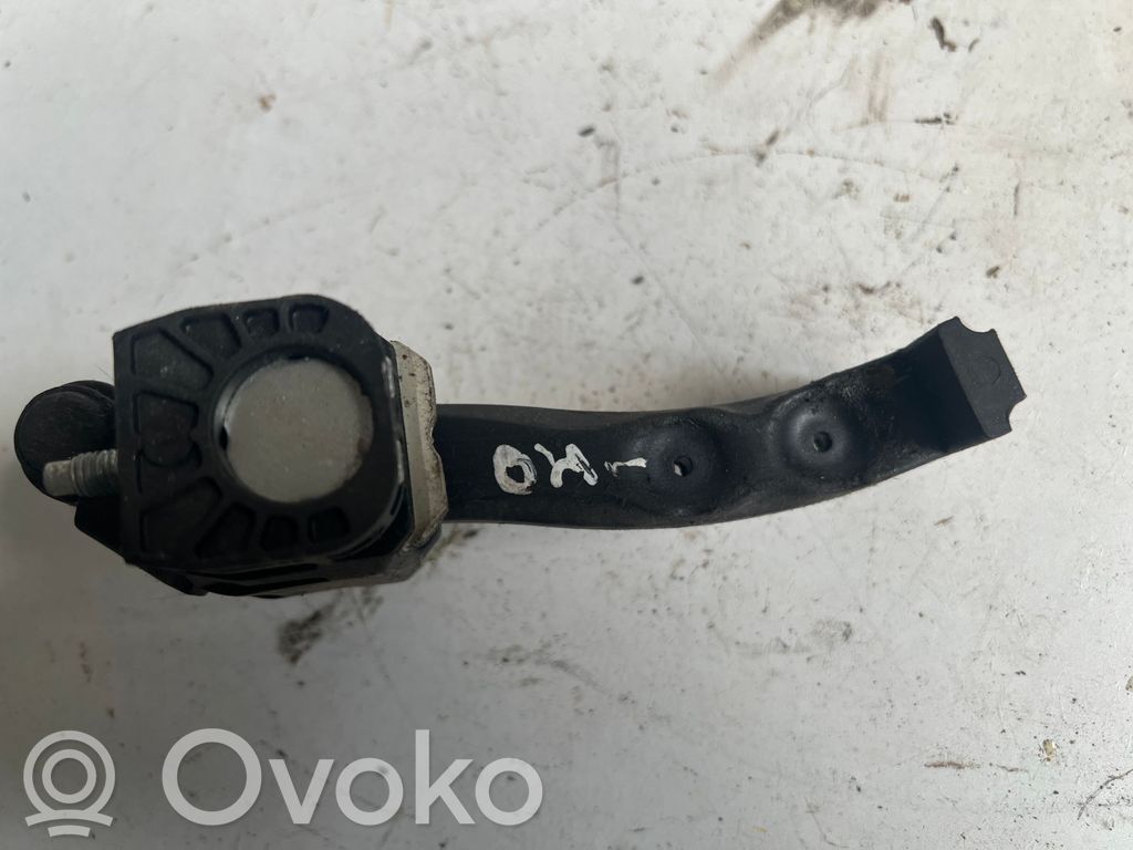 Opel Astra H Takaoven pidätin 