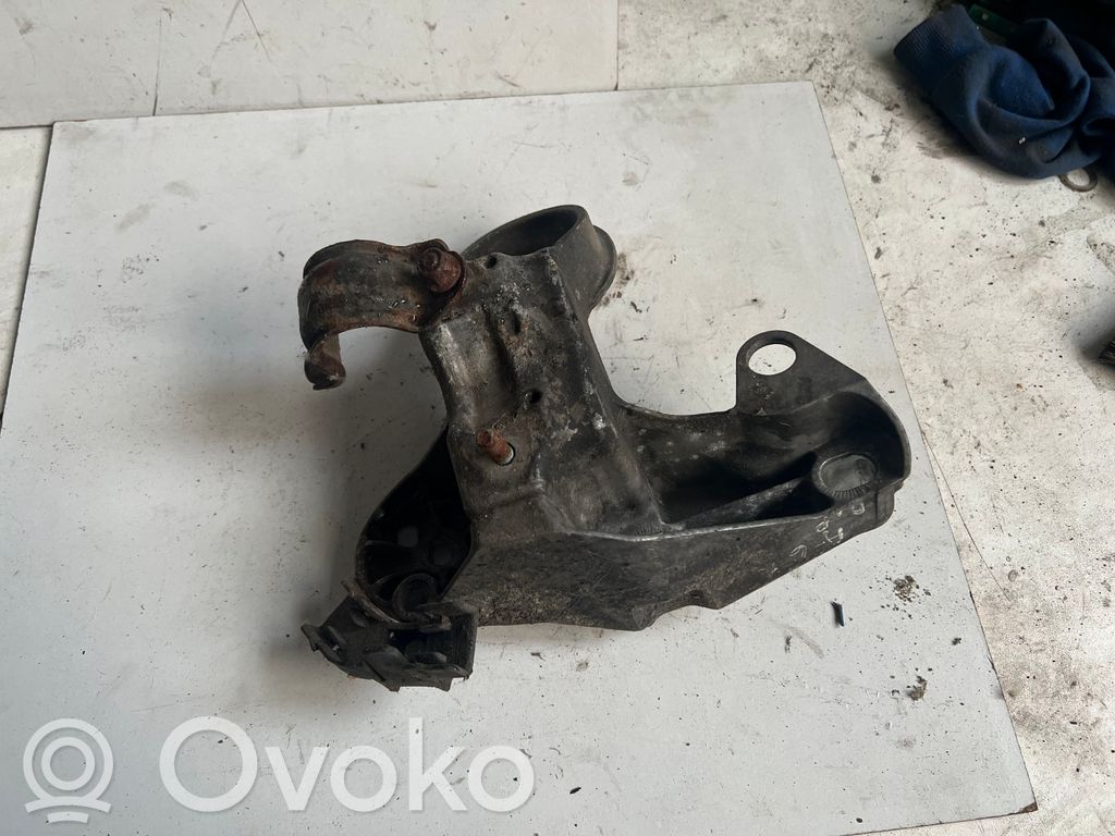 Audi A6 S6 C5 4B Engine mounting bracket 